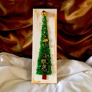 Crushed glass green tree.